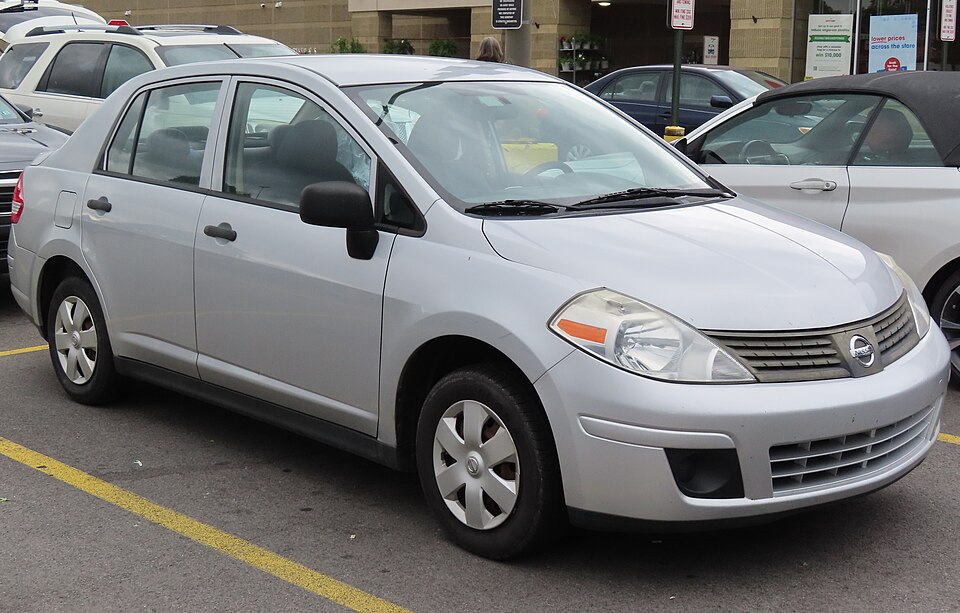 Nissan Versa Advance Mt